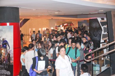 There were long queues for the opening film HOMELAND. The Eiga Sai Japanese Film Festival will screen films for free from July 4 to 13, 2014 at the Shang Cineplex, Shang Rila Plaza Mall. Photo by Jude Bautista