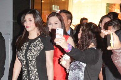 Fan shoots selfie w Regine Velasquez. The 27th Awit Awards was held at the Newport Performing Arts Theater, Resort’s World Manila last December 12, 2014. Photo by Jude Bautista 
