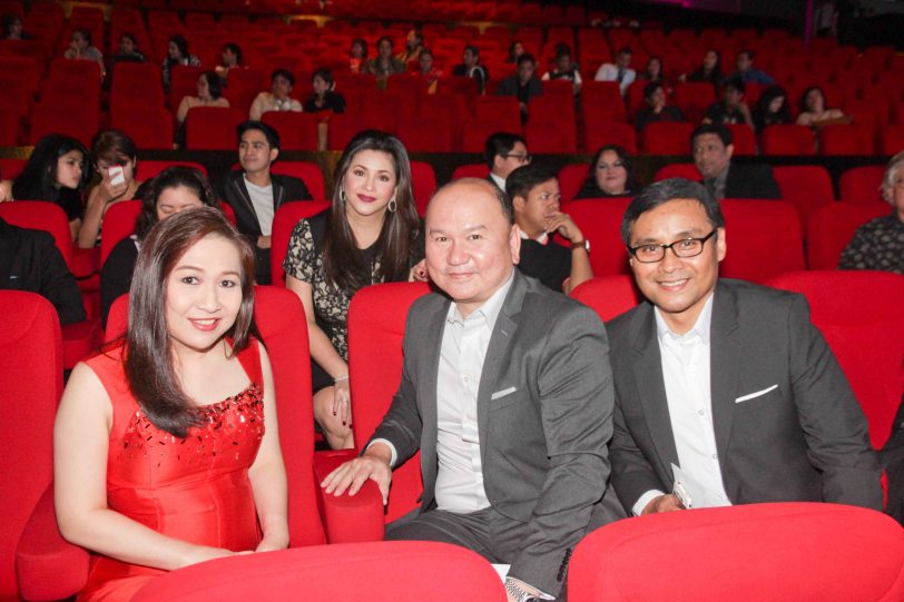 Back row: Regine Velasquez-Alcasid with Universal Records General Mgr Kathleen Go, Unicap Managing Dir George Go and Universal Records Producer Ito Rapadas. The 27th Awit Awards was held at the Newport Performing Arts Theater, Resort’s World Manila last December 12, 2014. Photo by Jude Bautista 