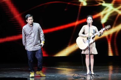Gloc 9 & Lira Bermudez perform Trip Silip. The 27th Awit Awards was held at the Newport Performing Arts Theater, Resort’s World Manila last December 12, 2014. Photo by Jude Bautista 