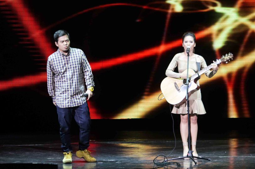 Gloc 9 & Lira Bermudez perform Trip Silip. The 27th Awit Awards was held at the Newport Performing Arts Theater, Resort’s World Manila last December 12, 2014. Photo by Jude Bautista 