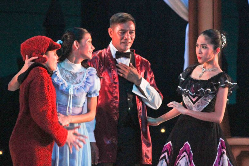 from right: Rhea Bautista (Mother Darling) & Mario Esperanza (Father Darling). Ballet Philippines’ Peter Pan runs from December 4-13, 2015 at the Tanghalang Nicanor Abelardo of the CCP. Photo by Jude Bautista