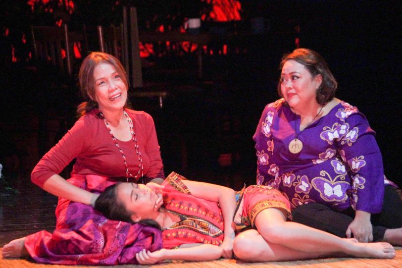 from left: Irma Adlawan (won Female Lead performance in a Play for BUHAY NA APOY) with her are Kyrie Samodio (Topaz) & Malou Crisologo (Selmah). Kanakan Balintagos’ MGA BUHAY NA APOY - the TANGHALANG PILIPINO production ran at the Tanghalang Aurelio Tolentino of the Cultural Center of the Philippines. Photo by Jude Bautista